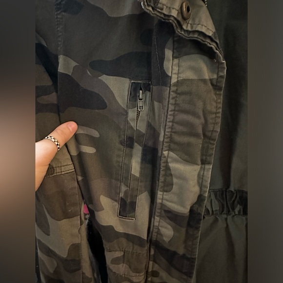 Love tree camo zip up jacket - Picture 3 of 4